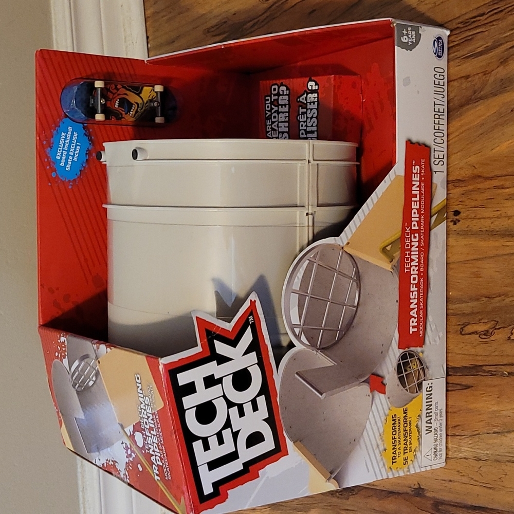Tech deck toy new in box skatepark with skateboard